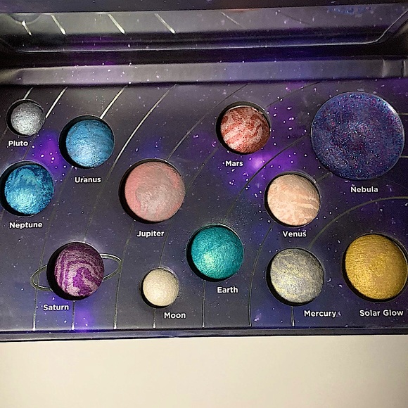Hot Topic Astro-Nomical eyeshadow pallet! - Picture 2 of 2